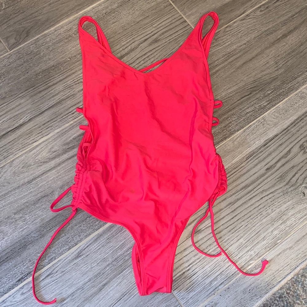 One piece baiting suit